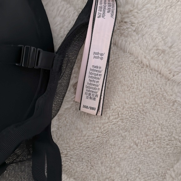 Victoria’s Secret push-up lace bra - Picture 3 of 3